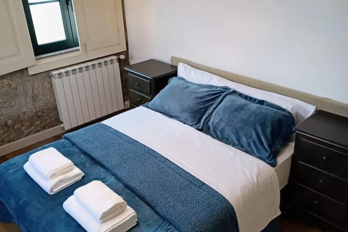 Soundproofing, free WiFi, bed sheets