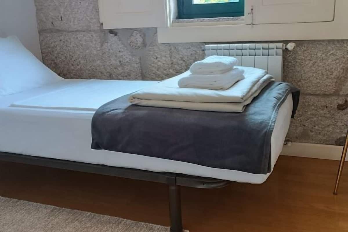 Soundproofing, free WiFi, bed sheets