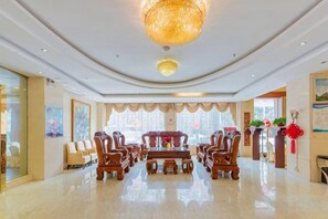 A spacious lobby with a chandelier, a reception desk, and a seating area with chairs and tables. - Friendly Hotel (Shaoguan Nanhua Temple) (Shaoguan)