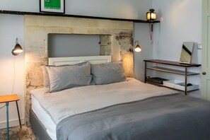1 slaapkamer, een strijkplank/strijkijzer, reisbedje, gratis wifi