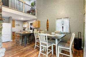 Dining - The Lake Front Oasis in Eldon•Near Bagnell Dam (Eldon)