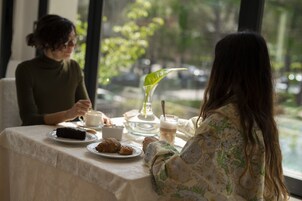 Se ofrece un desayuno bufé todos los días (por un coste adicional)