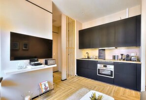 Refrigerador, microondas, horno y parrilla de estufa