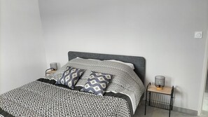 2 chambres, fer et planche à repasser, lit parapluie, Wi-Fi gratuit