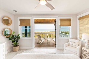 5 bedrooms, desk, iron/ironing board, travel crib