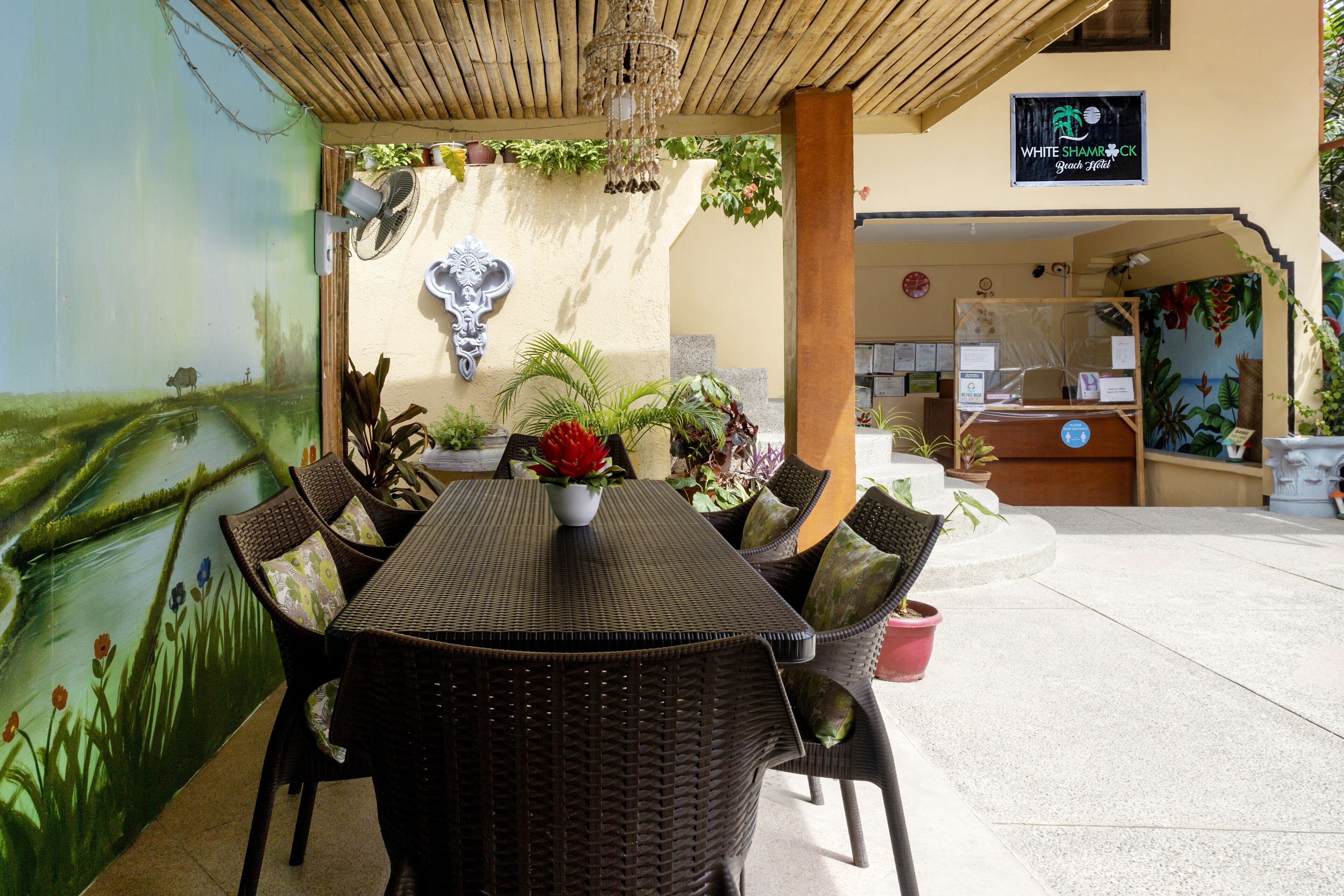 Photo - White Shamrock Beach Hotel