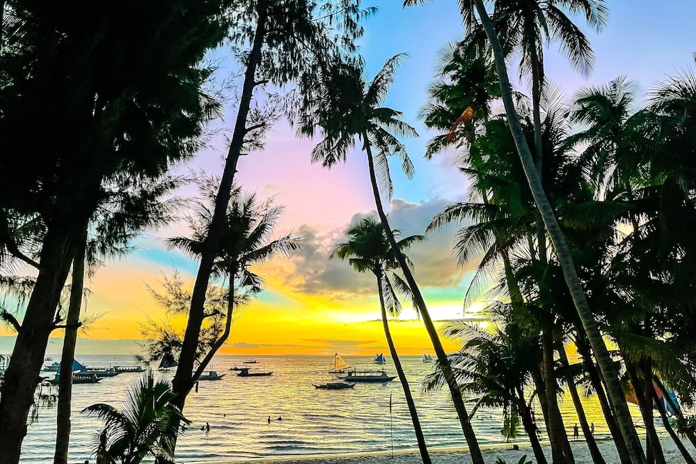 White Shamrock Beach Hotel