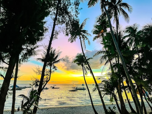 White Shamrock Beach Hotel