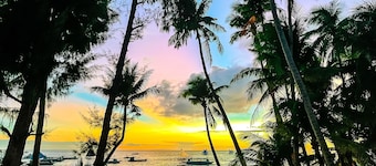 White Shamrock Beach Hotel