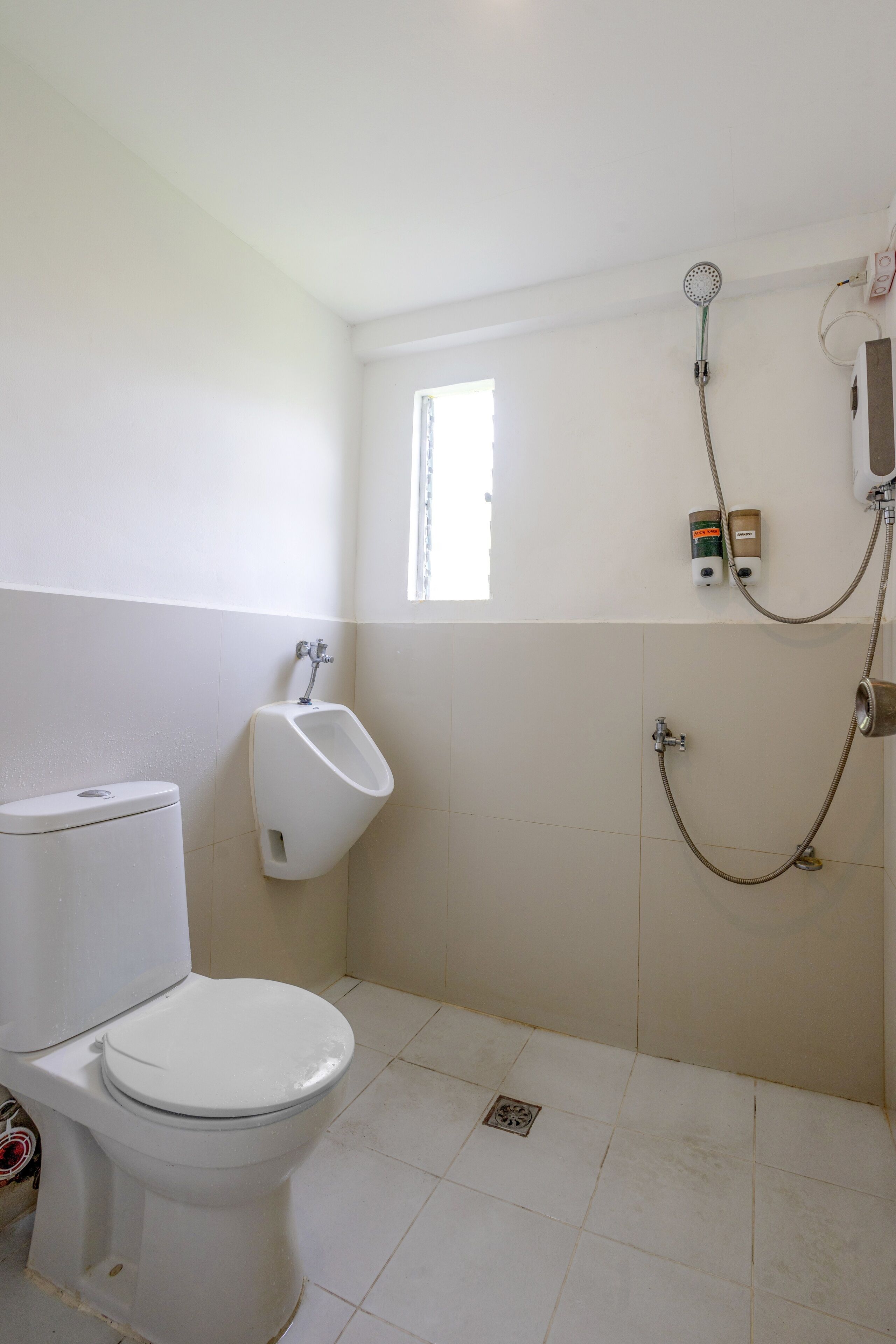 Photo - White Shamrock Beach Hotel