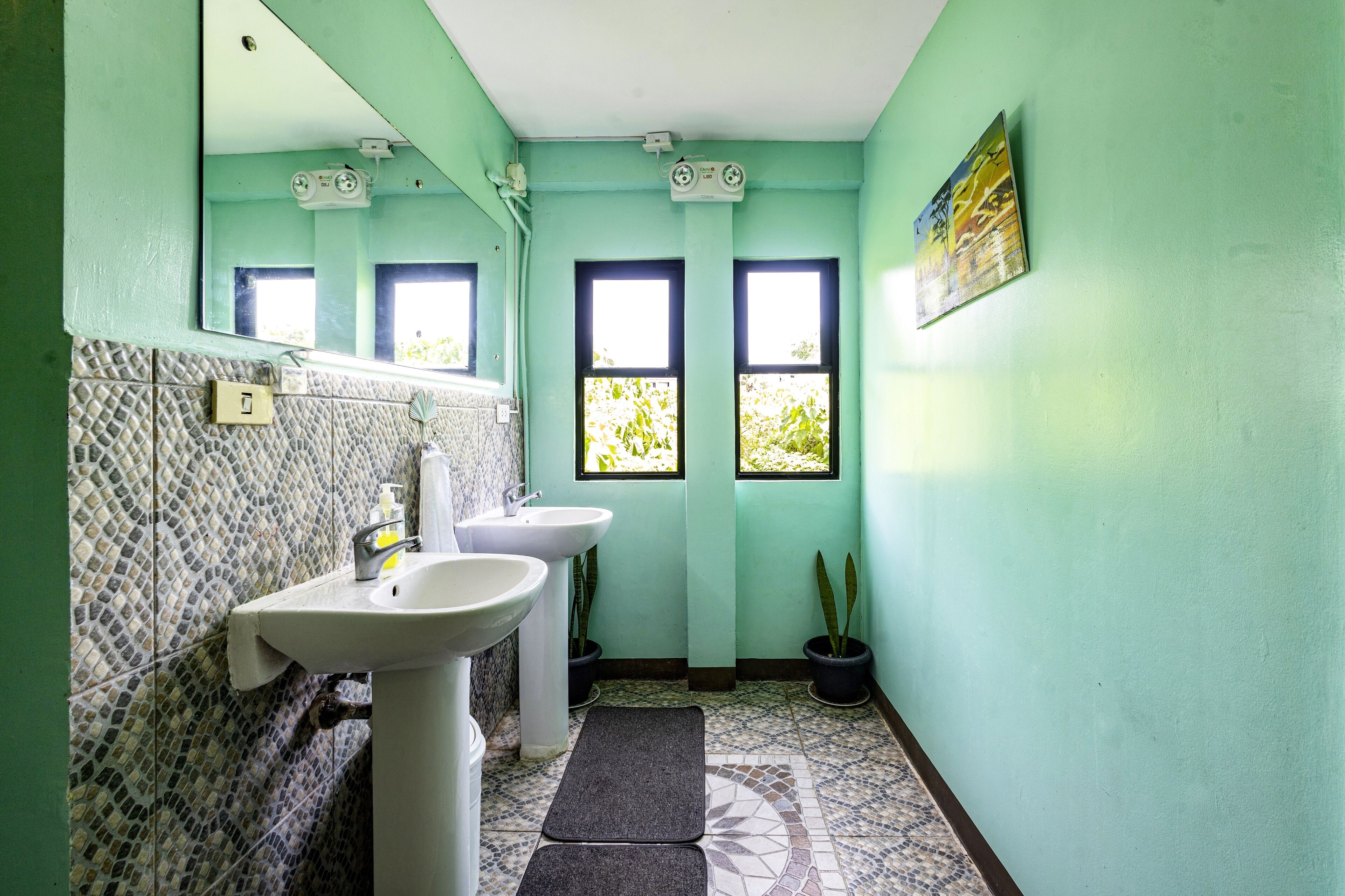 Photo - White Shamrock Beach Hotel