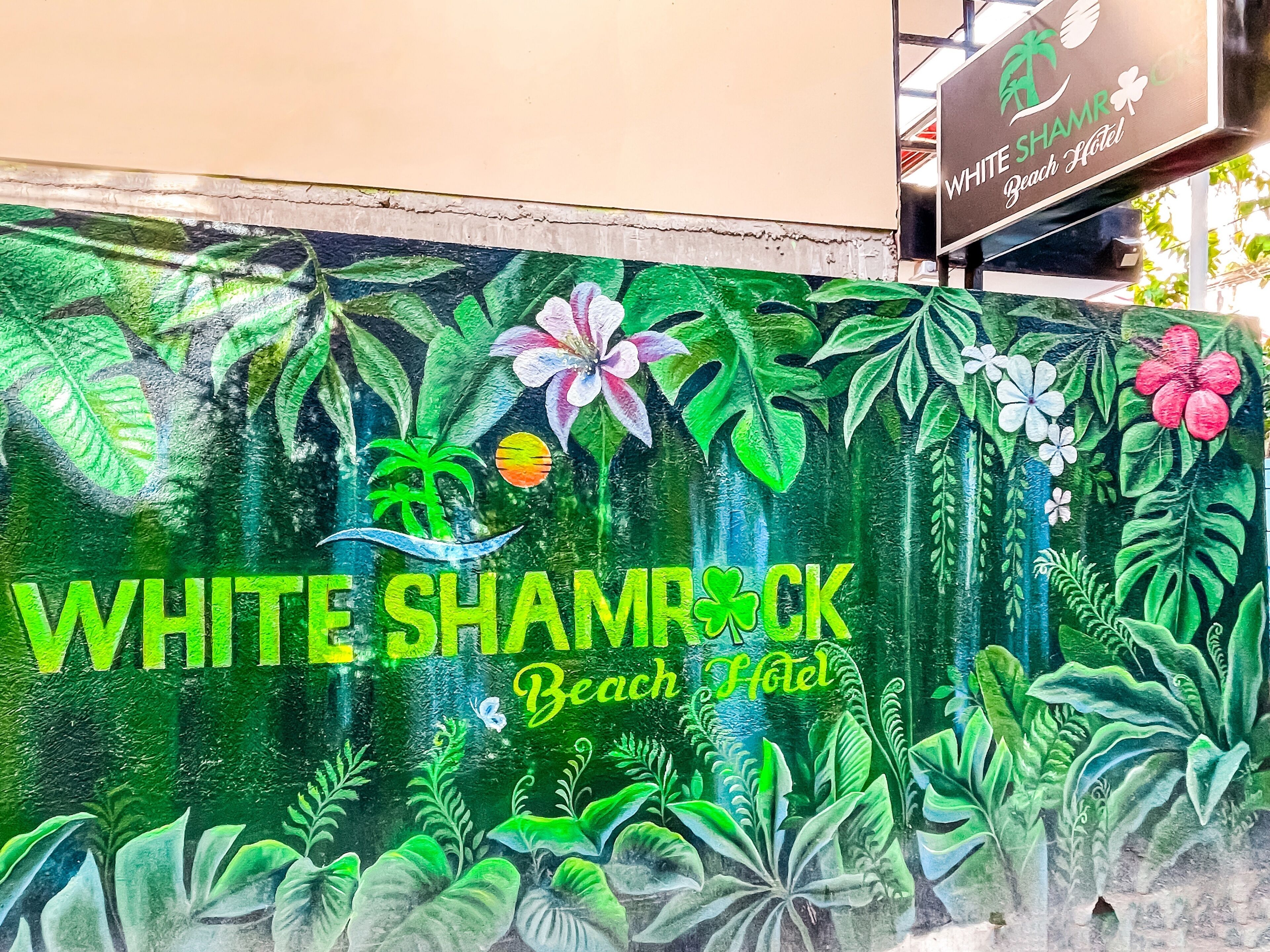 Photo - White Shamrock Beach Hotel