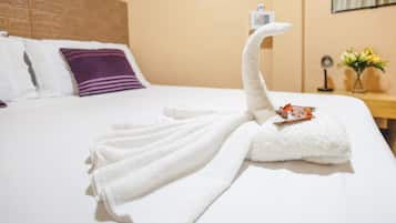 AirCon Room with shared bathroom | In-room safe, free WiFi, bed sheets