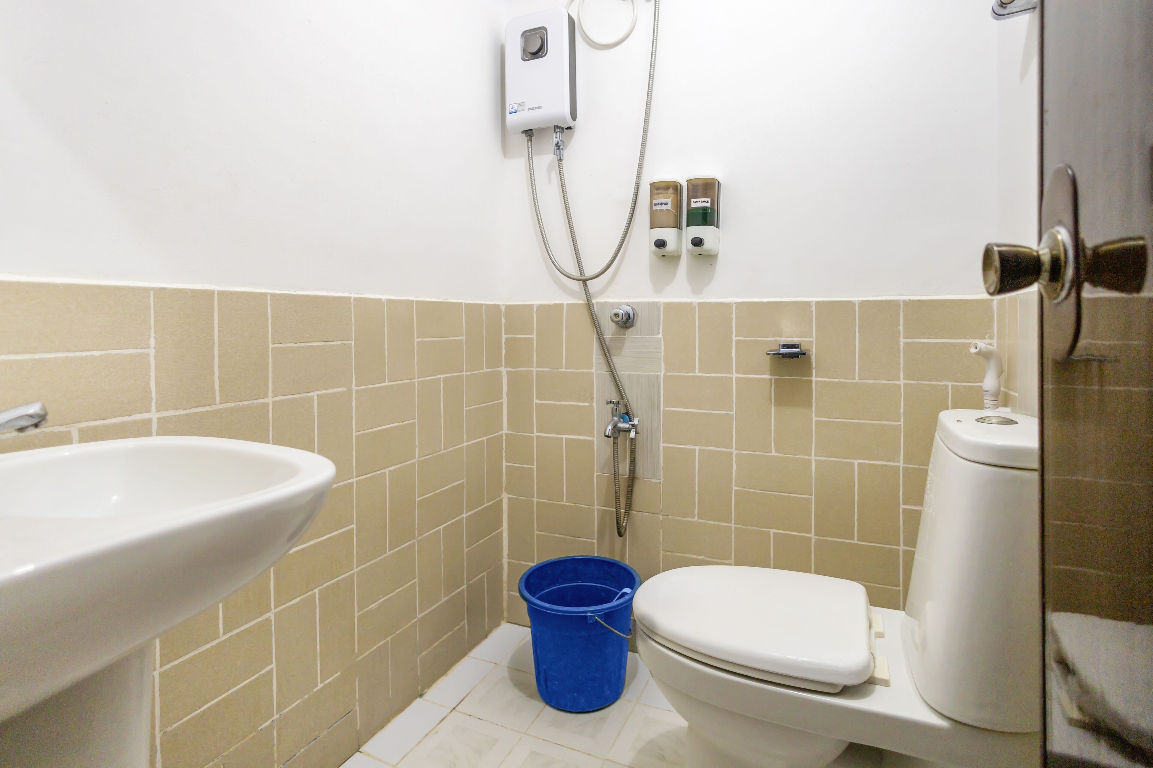 Photo - White Shamrock Beach Hotel