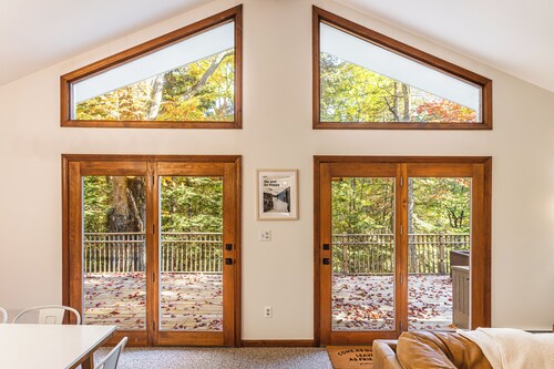 Minutes to a Magical Apres Ski! 4 Bedrooms, EV Charger, Mins to 4 Ski Mtns
