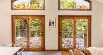 Minutes to a Magical Apres Ski! 4 Bedrooms, EV Charger, Mins to 4 Ski Mtns
