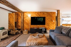 Smart-tv och eldstad