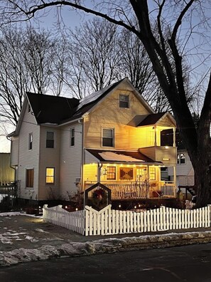 Exterior - Cozy Attic 10 min to Llitchfield (Torrington)