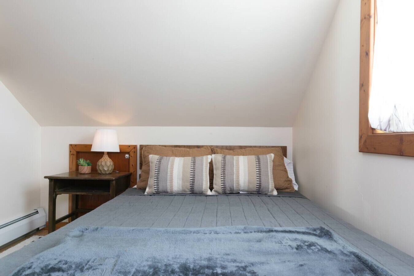 Una scrivania, ferro/asse da stiro, Wi-Fi gratuito, lenzuola