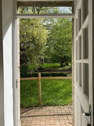 Charming cottage located in the park of a 17th century castle