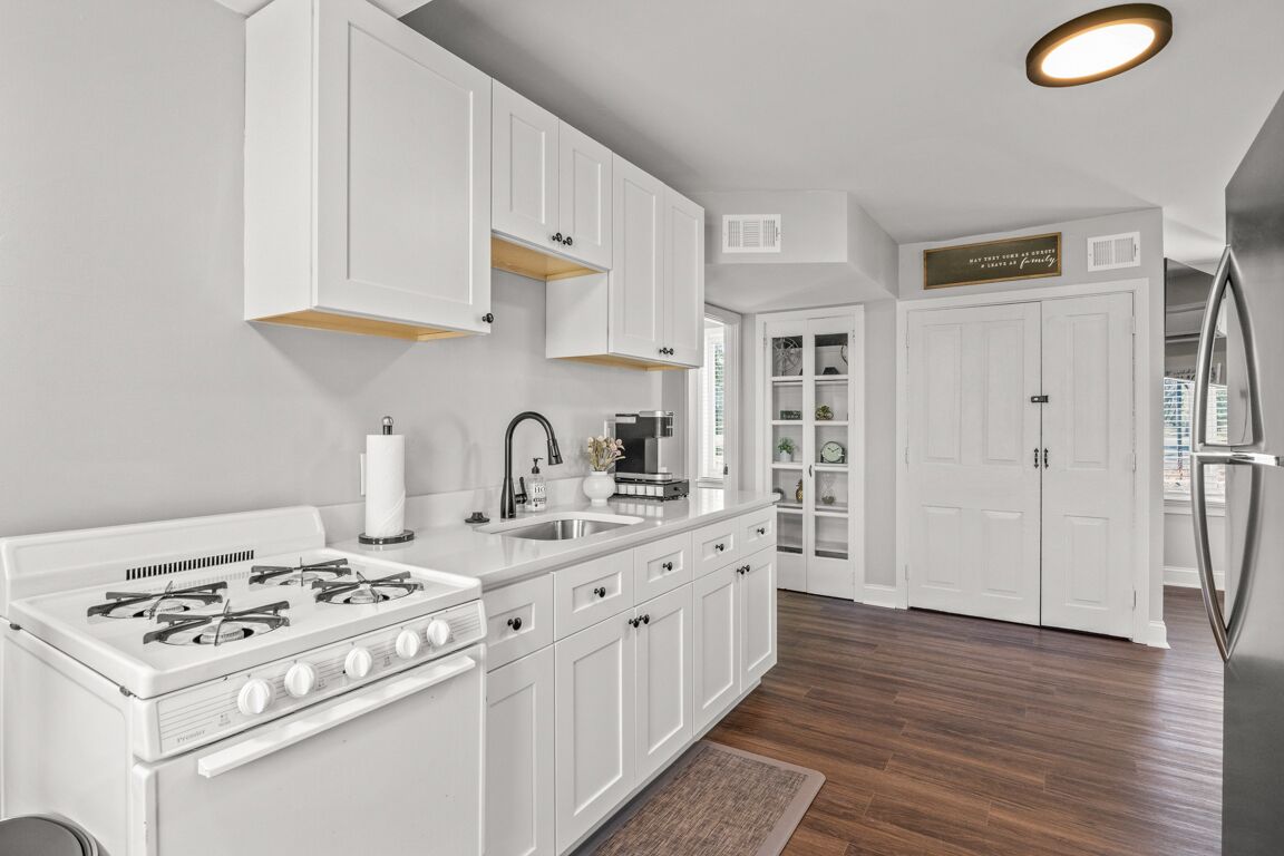 雪櫃、微波爐、焗爐、爐具