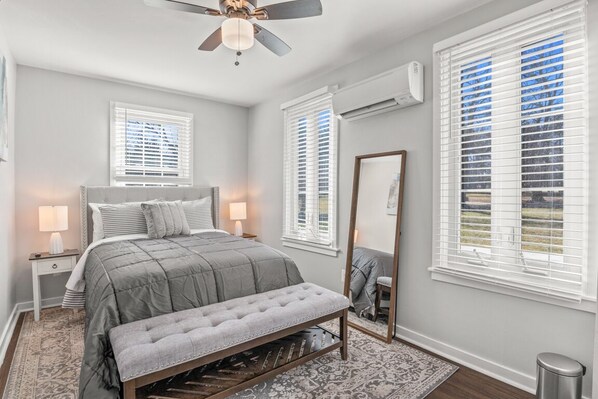 3 bedrooms, desk, iron/ironing board, travel crib