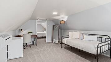 3 bedrooms, desk, iron/ironing board, travel crib