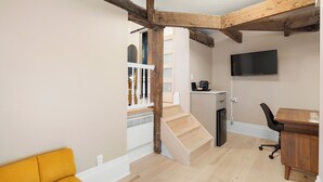 A modern interior with a staircase, a wooden desk, and a yellow sofa. - Manoir de la Tour - Par Aneyro (Québec City)