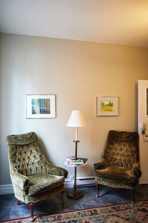 Lobby sitting area - Manoir de la Tour - Par Aneyro (Québec City)