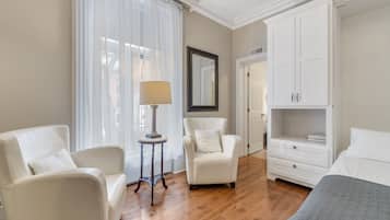 Habitación superior | 2 habitaciones, escritorio, wifi gratis y ropa de cama