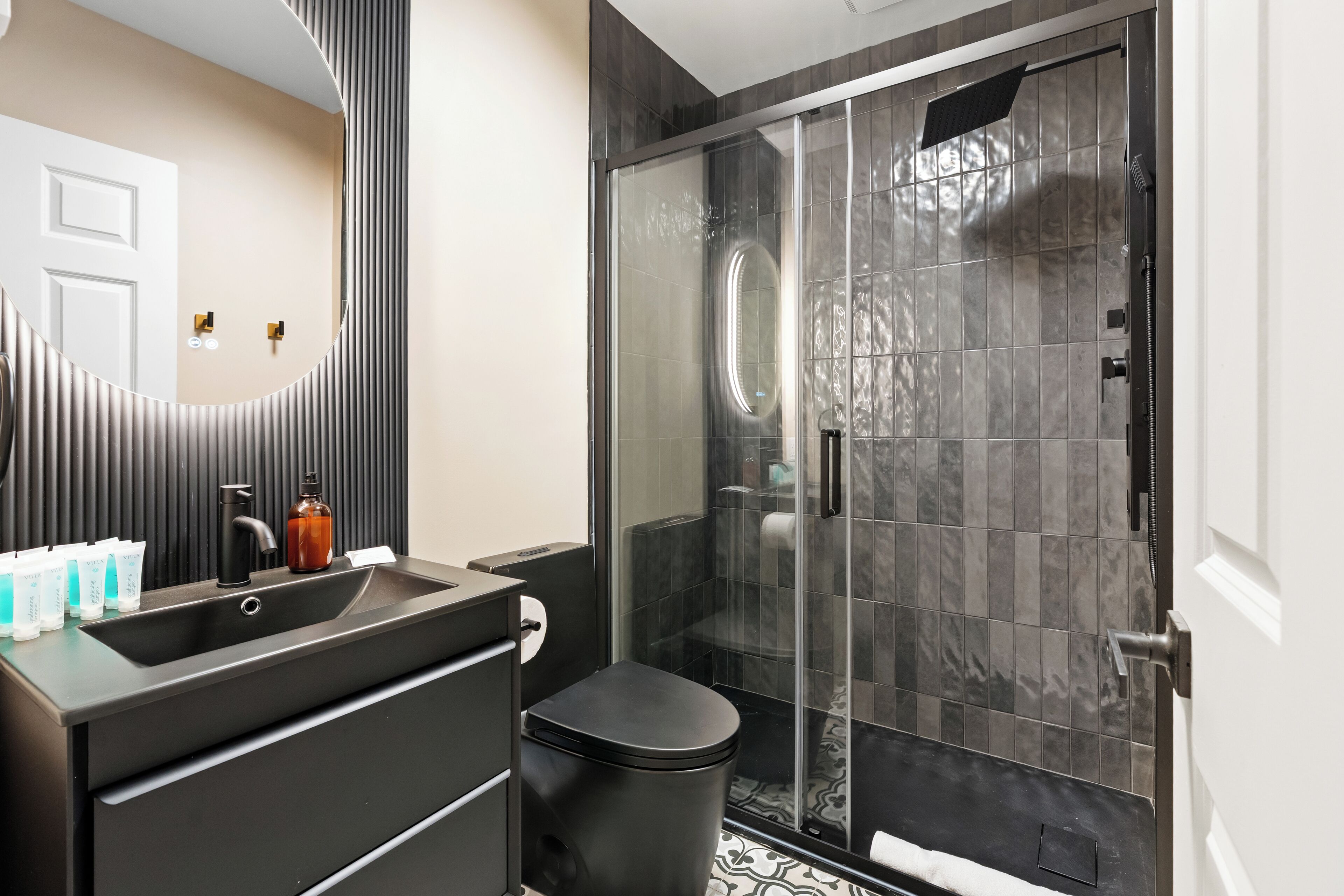 Family Quadruple Room | Bathroom | Shower, eco-friendly toiletries, hair dryer, towels