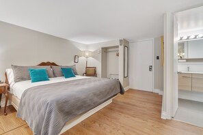 Loft - 2 King beds | Desk, free WiFi, bed sheets - Manoir de la Tour - Par Aneyro (Québec City)