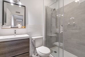 Loft família, 2 banheiros | Banheiro | Produtos de toalete biodegradáveis, secador de cabelo, toalhas de banho