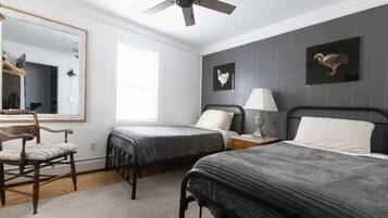 2 bedrooms, desk, iron/ironing board, WiFi