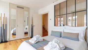 2 quartos, cofres nos quartos, ferros/tábuas de passar roupa