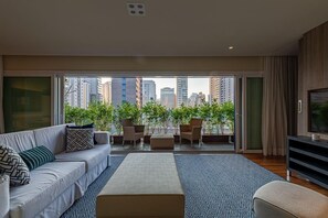 公寓 | 起居区 | 40-英寸电视（配备卫星频道）