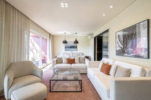 Deluxe Apartment | Living area