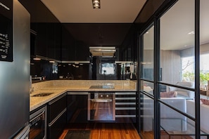 Căn hộ Deluxe | Bếp riêng | Dụng cụ nấu nướng/bát dĩa/dao nĩa