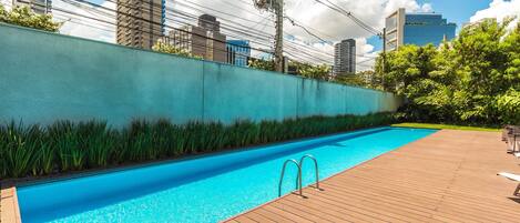 حمّام سباحة خارجي