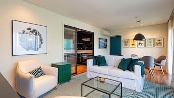 Apartamento | Área de estar | TV 40 polegadas com canais via satélite