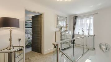 4 chambres, lit parapluie, Wi-Fi gratuit, draps fournis