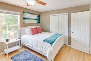 2 bedrooms, internet, bed sheets - Walk to Main St: Inviting Byrdstown Home w/ Yard! (Byrdstown)