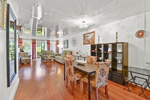 Interior - Rent Gorgeous 1 bedroom  Palm Beach Florida. private beach, outdoor pool , sauna (South Palm Beach)