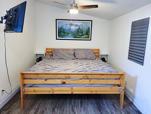 2 sovrum, skrivbord, strykjärn/strykbräda och wi-fi