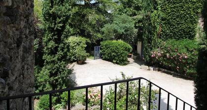 Gite Lou Bancaou classified 2 * in stone property in the village center