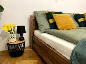 1 habitación, sistema de insonorización y tabla de planchar con plancha 
