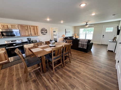 NEW CONSTRUCTION. The Cumberland Cottage. 1.3 miles to Lees Ford Marina/Ramp