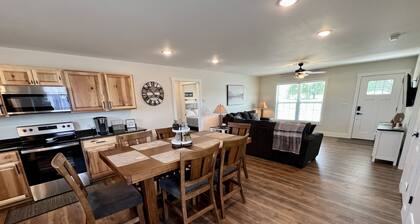 NEW CONSTRUCTION. The Cumberland Cottage. 1.3 miles to Lees Ford Marina/Ramp
