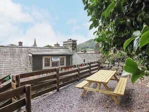 Cottage | Property grounds - Bodlondeb (Porthmadog)