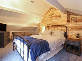 4 dormitorios, decoración individual, mobiliario individual